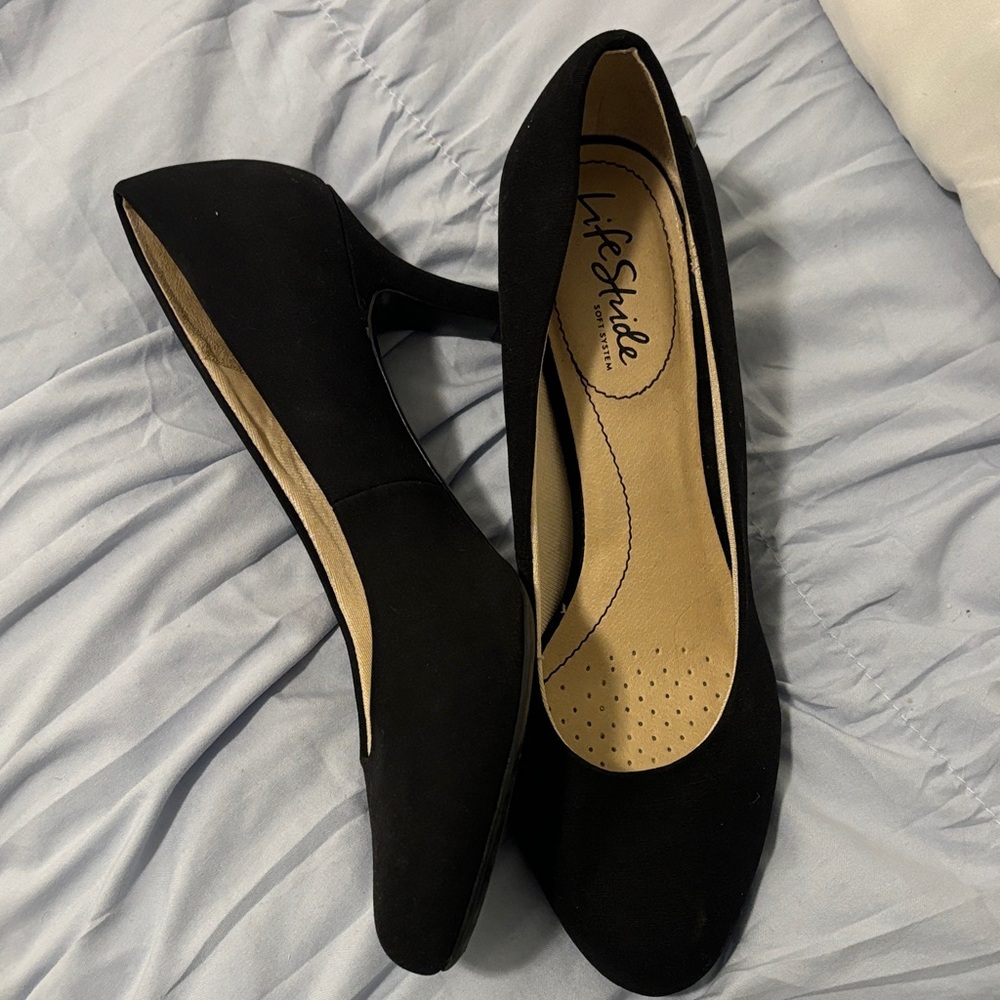 Life Stride Classic Black Heels